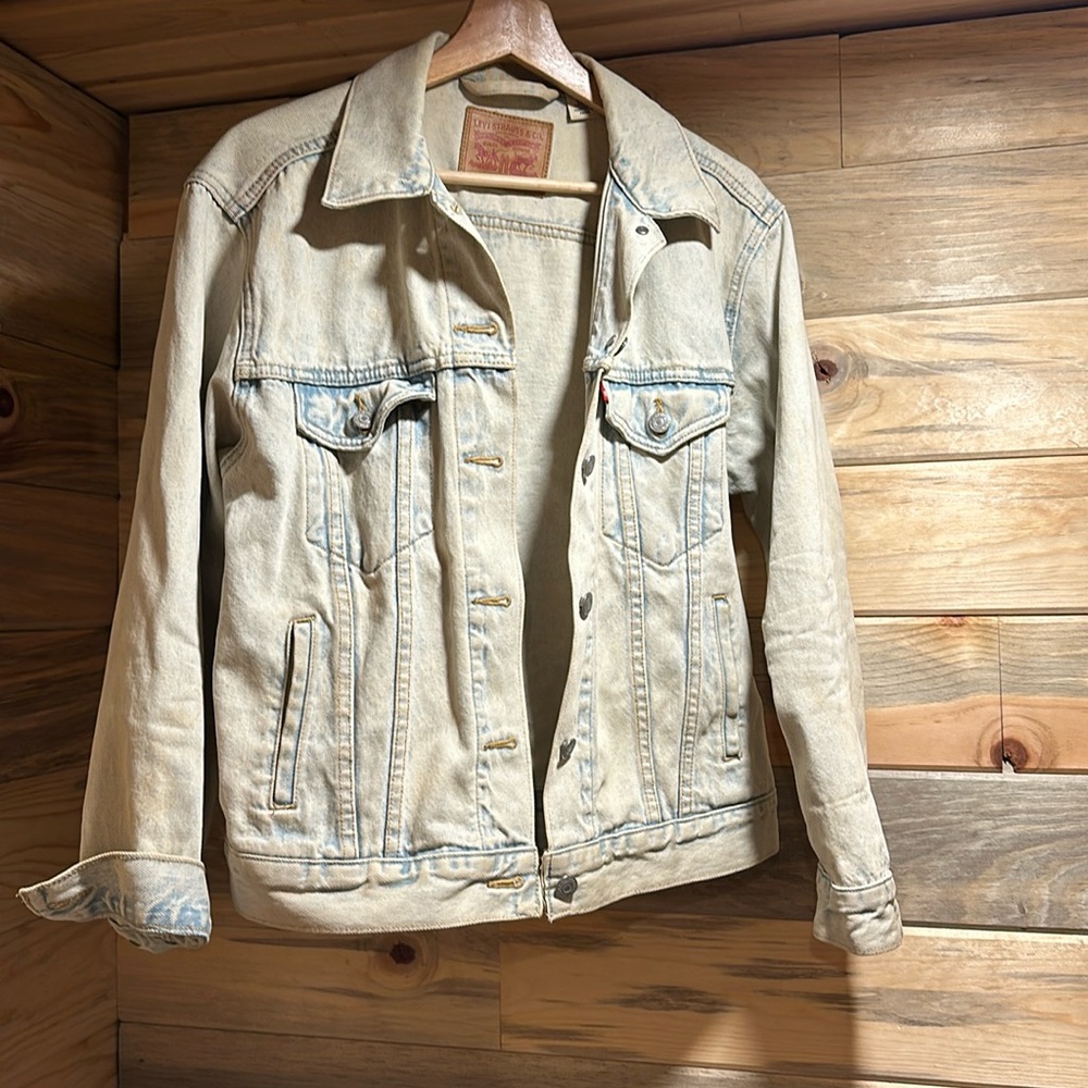 LEVI’S JEAN JACKET